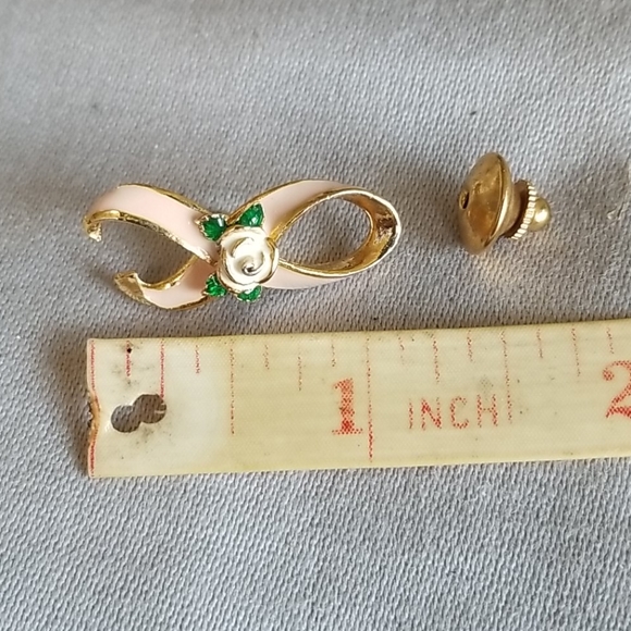 ENAMEL PINK ribbon & WHITE ROSE pin - Picture 2 of 3